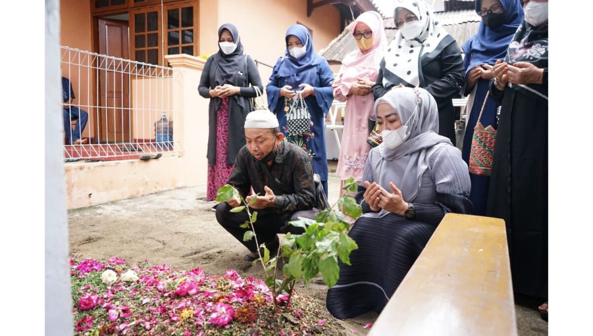 Ny Lise Eka Putra Do