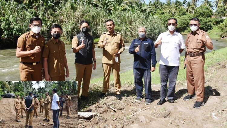 KUNJUNGI—Direktur Pembangunan Kawasan Perdesaan Kemendes PDTT RI, Rafdinal, dan anggota DPR RI, Ade Rizki Pratama, saat  kunjungi lokasi bersama Wako Pariaman Genius Umar.