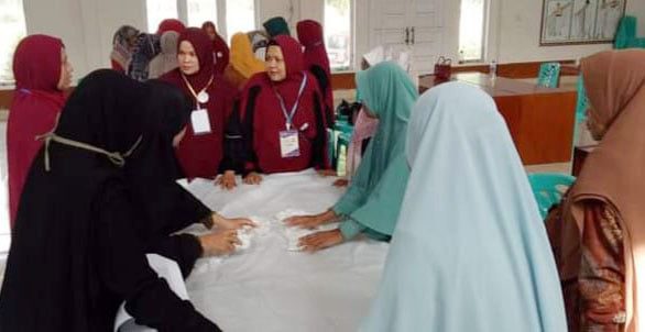 Shafiyyah Community Gelar Pelatihan, Jumlah Penyelenggara Jenazah Minim 1 AKTIVITAS—Terlihat aktivitas ibu-ibu tergabung dalam Syariah, Shafiyyah Community Sumatera Barat (SCSB) menggelar Pelatihan Penyelenggaraan Jenazah tingkat Kabupaten Limapuluh Kota.