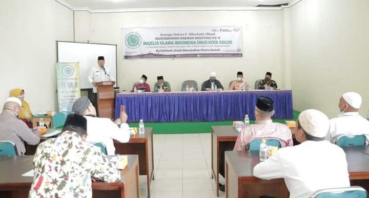 HUT IBI— Wakil Wali Kota Solok Ramadhani Kirana Putra menghadiri peringatan HUT Ikatan Bidan Indonesia (IBI) ke-70 tahun.