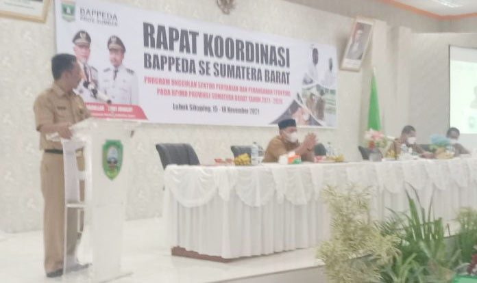 Sekretaris Daerah (Sekda) Kabupaten Pasaman Drs. Mara Ondak membuka kegiatan Rapat Kordinasi  Pembangunan (Rakorbang) dengan menghadirkan seluruh Kepala Badan Perencanaan Pembangunan Daerah (Bappeda) se Sumatera Barat.