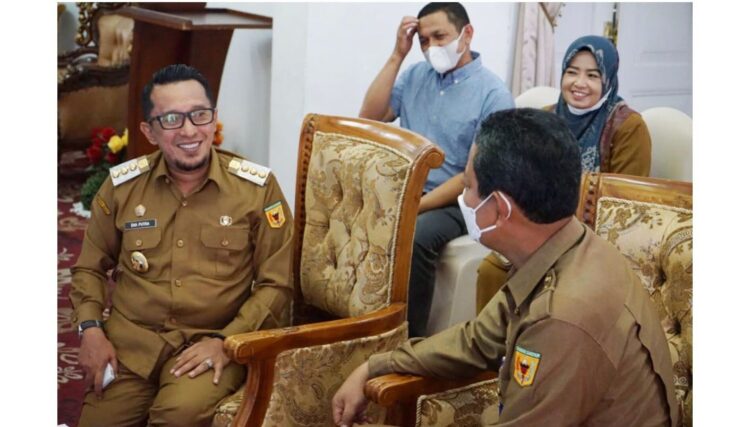 DISKUSI— Bupati Eka Putra berdiskusi seputar kemajuan sektor pariwisata di Kabupaten Tanahdatar.