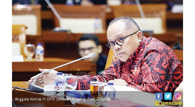 Buntut Dugaan Kecurangan, Komisi II DPR RI Desak Seleksi CPNS 2021 Diulang 1 SAMPAIKAN—Wakil Ketua Komisi II DPR RI Junimart Girsang. sampaikan dalam sidang.
