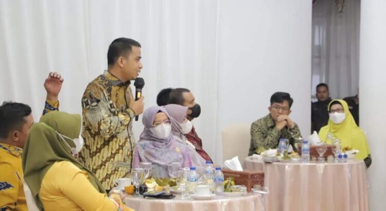 PERTEMUAN KEPALA DAERAH— Wakil Wali Kota Solok Rahmadhani Kirana Putra ketika menghadiri pertemuan wakil kepala daerah.