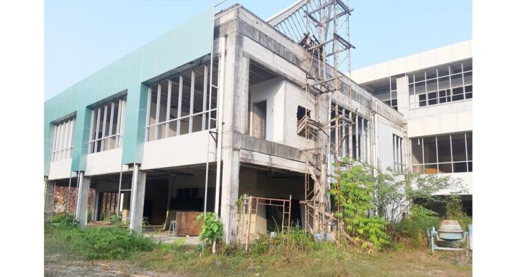 MANGKRAK— Kondisi gedung RSUD M Zein 
Painan