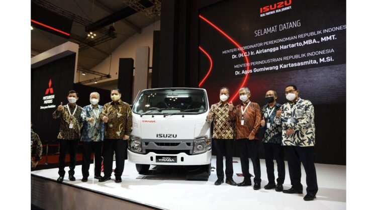 Melalui pameran otomotif GIIAS 2021, PT Isuzu Astra Motor Indonesia resmi meluncurkan tiga model sekaligus. Yaitu, Isuzu Traga Blindvan, All New mu-X 4X4, dan D-Max.