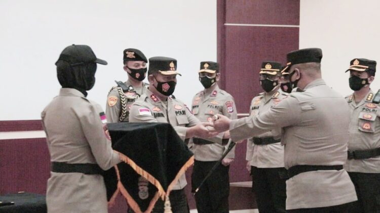 DICOPOT— Kapolres Nunukan AKBP Syaiful Anwar yang hajar anak buahnya, Brigadir Sony Limbong, dicopot dari jabatannya.