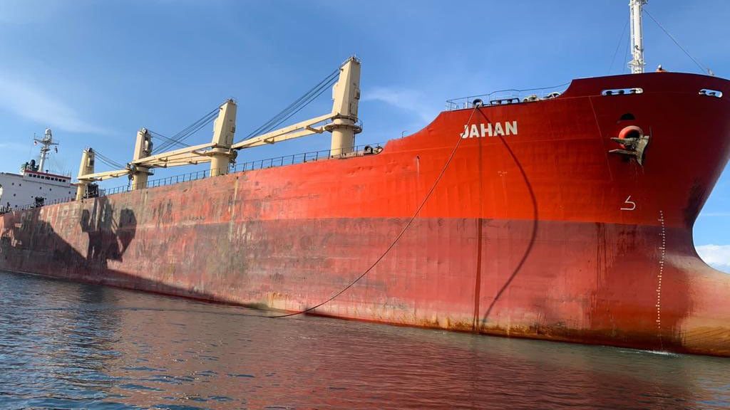 kapal membawa klinker Semen Padang ekspor ke Banglades