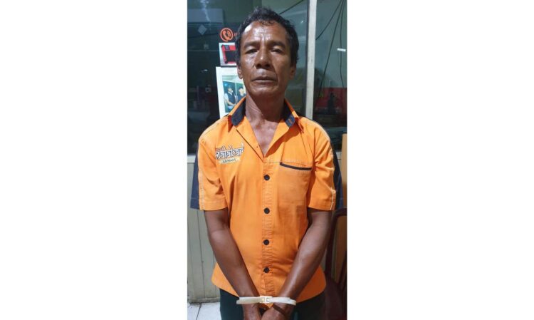 CABUL DITANGKAP— Pelaku MST (59) ditangkap jajaran Polresta Padang lantaran tega mencabuli anak pemilik rumah tempat dia menumpang menginap.