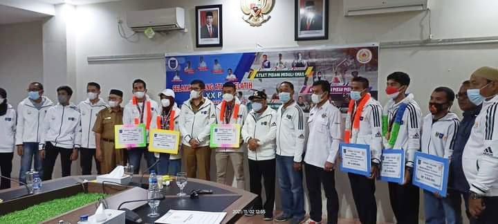 penghargaan ke sembilan atlet Pekan Olahraga Nasional