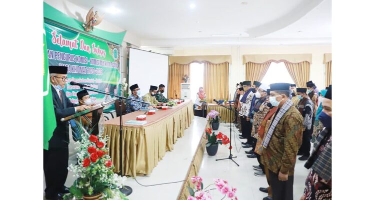 Wali Kota Padang Hendri Septa sewaktu membuka Rapat Kerja Pengurus Majelis Ulama Indonesia (MUI) Kota Padang sekaligus Pengukuhan Pengurus Komisi-Komisi MUI Kota Padang masa khidmat 2020-2025 di Kanwil Kemenag Sumbar, Sabtu (6/11).