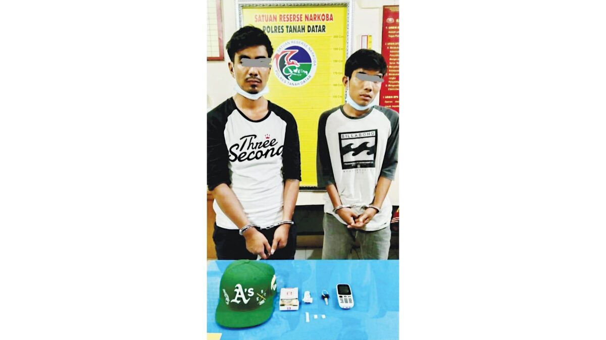 sabu yang ia simpan dalam topi