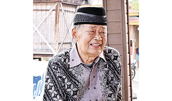 Yus Dt Parpatiah 
(Tokoh Adat).