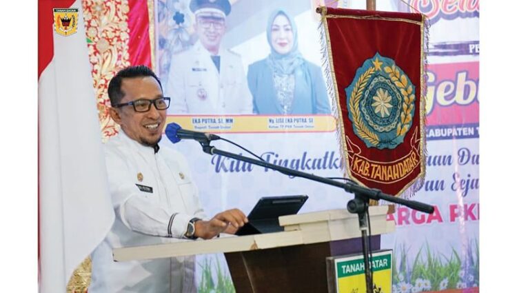 Bupati Tanahdatar Eka Putra membuka Gebyar PKK di Gedung Nasional Maharajo Dirajo Batusangkar.