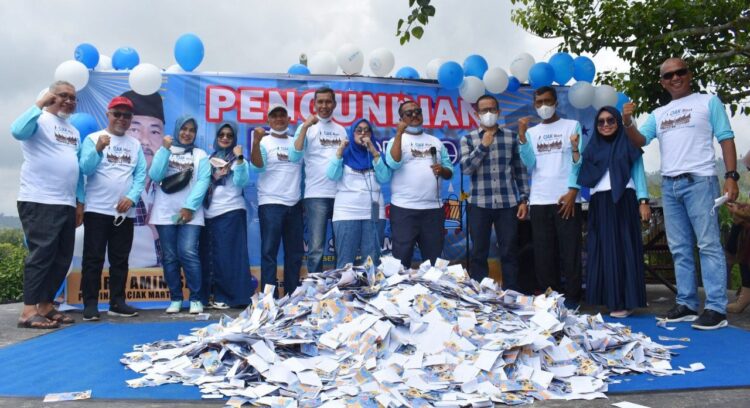 Peringati HUT ke-10, Aciak Mart Gelar Gathering Berbagi untuk Nagari, Bertabur Hadiah, Kupon Doorprize Belanja Diundi 1 .BERSAMA—Owner Aciak Mart, Amril Amin, S.AP bersama Rekan Partner Aciak Mart Azmi, Dedy Octavian, Frenky Wijaya, Lawyer Aciak Mart, Boiziardi As, SH, MH.