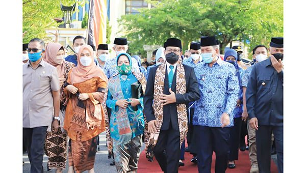 Menteri Desa PDTT, Abdul Halim Iskandar, "Transmigran sebagai Pahlawan dari Pinggir" 1 Menteri Desa PDT dan Transmigrasi, beserta robongan disambut Bupati Rusma Yul Anwar, Ketua DPRD Pessel, Gubernur Sumbar Mahyeldi dan Forkopimda Pesisir Selatan.