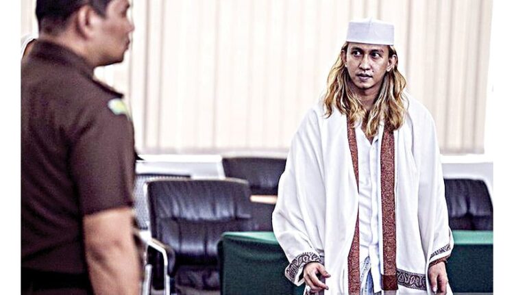 DIALOG—Bahar bin Smith alias Habib Bahar saat dialog dengan salahseirang ASN Kejaksaan.