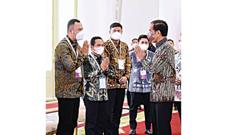 Lihai ke Pusat dan Rajin Menyapa ke Bawah, Jadi Style Kepemimpinan Benny-Radi Kejar Pembangunan Sijunjung 1 BERTEMU— Bupati Sijunjung Benny Dwifa Yuswir bertemu Presiden Jokowi dalam kegiatan Apkasi di Istana.