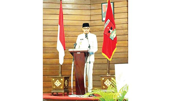 TARGET— Wali Kota Bukittinggi Erman Safar menyampaikan pidatonya dalam satu kesempatan. 
Capaian vaksinasi Kota Bukittinggi sudah mencapai angka 96,85 persen.