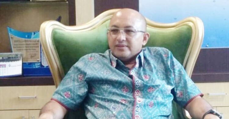 Meriahkan HUT ke 47, PDAM Gelar Donor Darah dan Rehab Rumah 1 Dirut PDAM Padang Hendra Pebrizal.