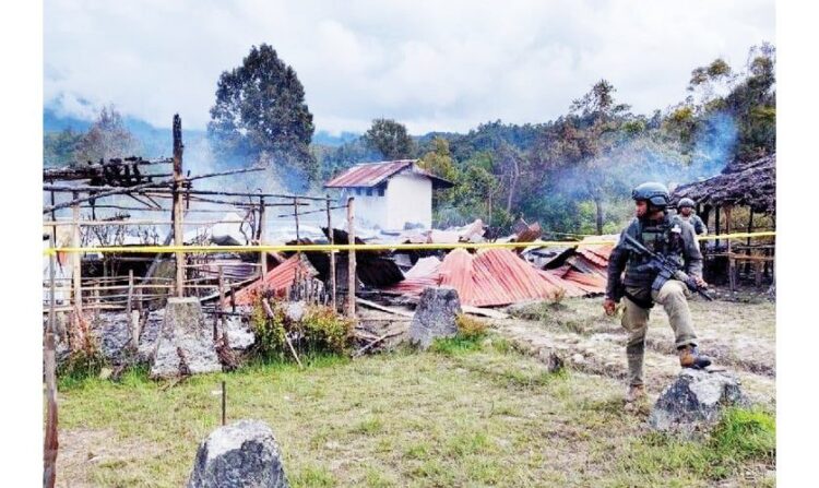 Alasan KKB Bakar Gedung Sekolah Terungkap 1 BAKAR—Gedung SMAN 1 Oksibil diduga dibakar oleh kelompok kriminal bersenjata.