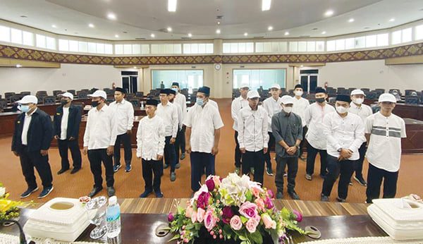 8 Pengurus Daerah HDMI se-Sumbar Dikukuhkan 1 PENGUKUHAN PENGURUS— Pengukuhan pengurus daerah Himpunan Dai Muda Indonesia (HDMI) Provinsi Sumbar di gedung Mess Provinsi Sumbar, Ahad (5/12).