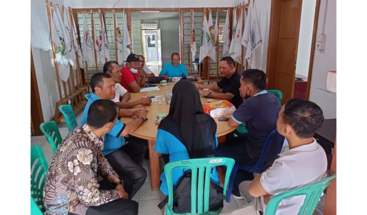 RAPAT PERSIAPAN—Pengurus KONI Limapuluh Kota melaksanakan rapat persiapan menjelang pelantikan yang sedianya dilaksanakan Selasa (28/12)