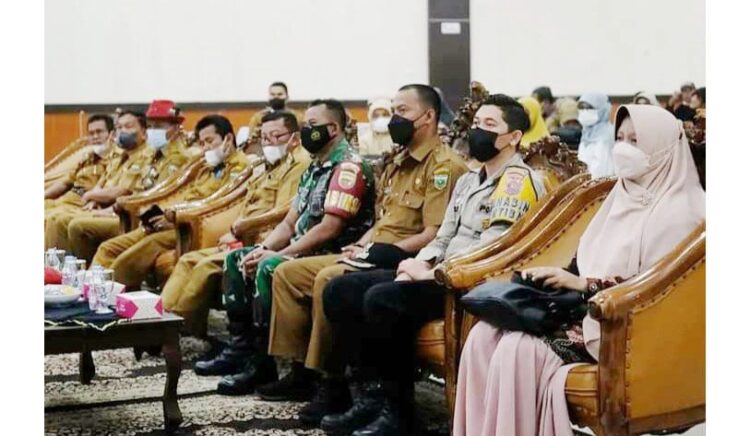 Kapolres Padangpanjang Rangkul Toga Sukseskan Vaksinasi 1 SINERGI— Wali Kota Padangpanjang Fadly Amran mengharapkan Forkopimda dan pemegang kebijakan bersinergi untuk percepatan realisasi vaksinasi di Kota Padangpanjang.