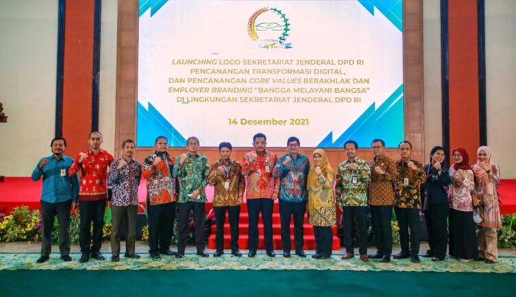 CANANGKAN— Setjen DPD RI meluncurkan Logo Baru dan Mencanangkan Tranformasi Digital, di Gedung Nusantara IV, Kompleks Parlemen, kemarin.