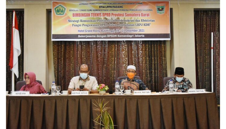 Bimbingan teknis pimpinan dan anggota DPRD Provinsi Sumbar di Hotel Rocki Bukittinggi, Sabtu, 18-  21 Desember 2021 . Tema stategi komunikasi politik dalam berdemokrasi dam efektivitas fungsi pengawasan DPRD dalam pembahasan LKPJ kepala daerah.