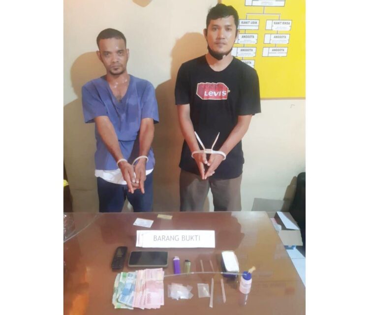 Transaksi Sabu, Dua Sekawan Digerebek di Kecamatan Pariaman Tengah 1 TRANSAKSI SABU— Dua Sekawan, YS (36) dan F (31) ditangkap Tim Satresnarkoba Polres Pariaman saat melakukan transaksi sabu di Kelurahan Lohong, Kecamatan Pariaman Tengah.