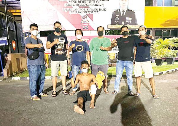 3 Kali Mencuri usai Keluar dari Penjara, Reymond Putra Dihadiahi Timah Panas di Kota Padang 1 PENCURI DITEMBAK— Pelaku Raymond Putra (18) yang terlibat kasus pencurian setelah bebas dari penjara, ditembak Polisi karena melawan saat dilakukan pengembangan.