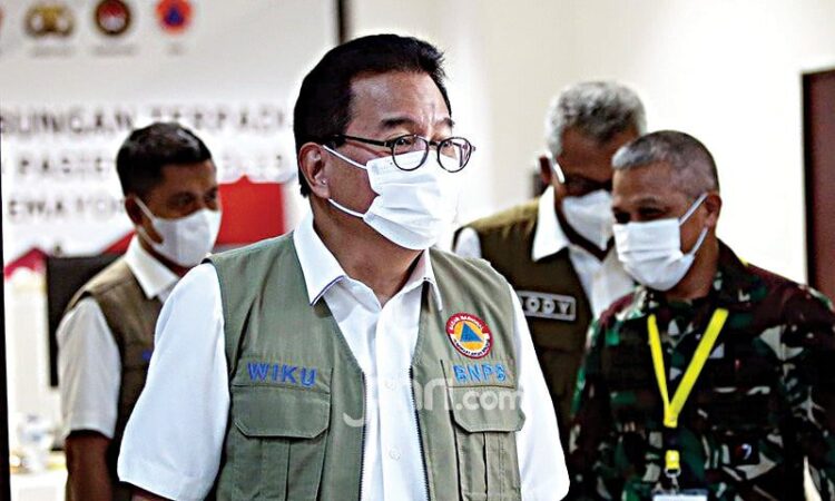 JELASKAN— Juru Bicara Satgas Penanganan Covid-19 Prof Wiku Adisasmito jelaskan kepada wartawan.