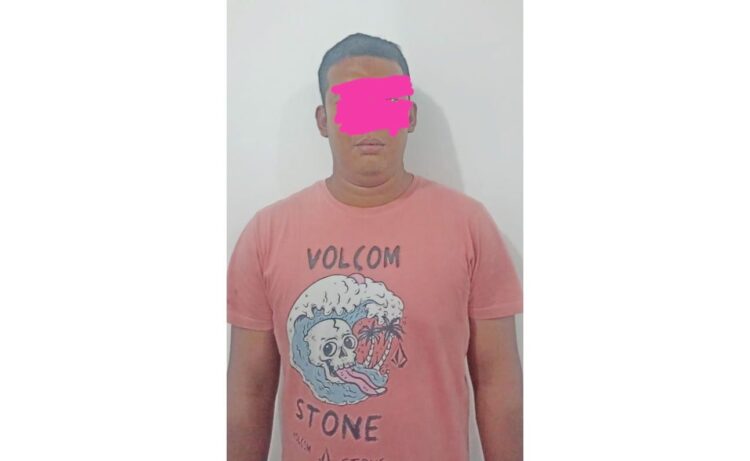 DITANGKAP BNN—Pegawai kontrak berinisial RO diamankan di Kantor BNNK Sawahlunto usai kedapatan membawa satu paket sabu yang dibelinya seharga Rp 1 juta.