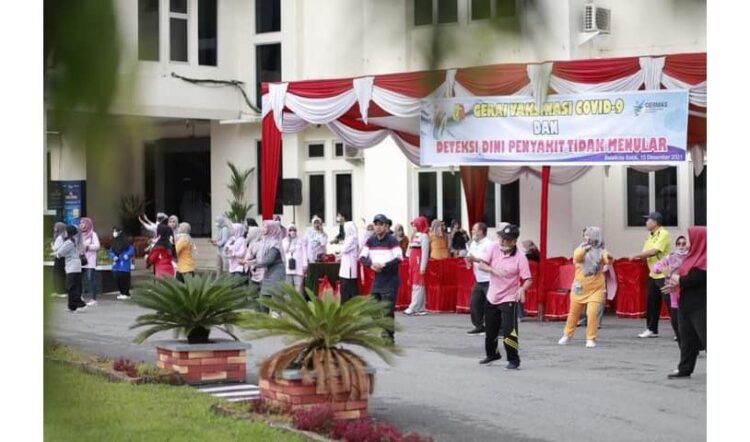 GERMAS— Kegiatan Germas yang dilakukan untuk mendorong masyarakat hidup sehat, dengan makan ikan.
