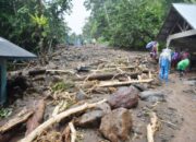 DPUTR Turunkan Dua Alat Berat, Bersihkan Material Bencana Longsor