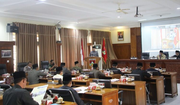 Pemko Bukittinggi ajukan Ranperda tentang cagar budaya. Ranperda itu dihantarkan dalam rapat paripurna di Gedung DPRD Bukittinggi, Senin (06/12).