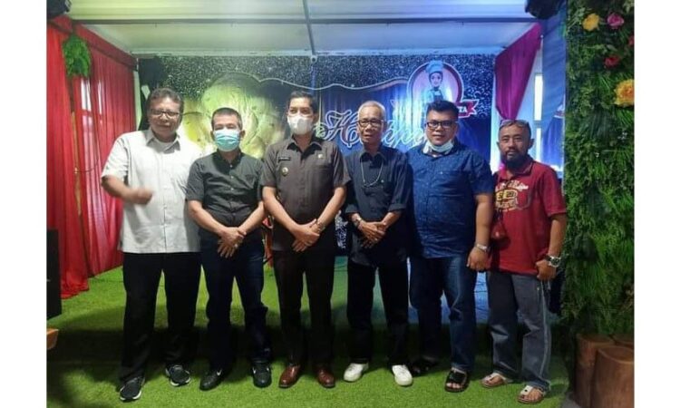 FOTO BERSAMA—Wako Sawah;unto Deri Asta foto bersama usai menghadiri pembentukan struktur kepengurusan Pemuda Demokrat Indonesia cabang Kota Sawahlunto.