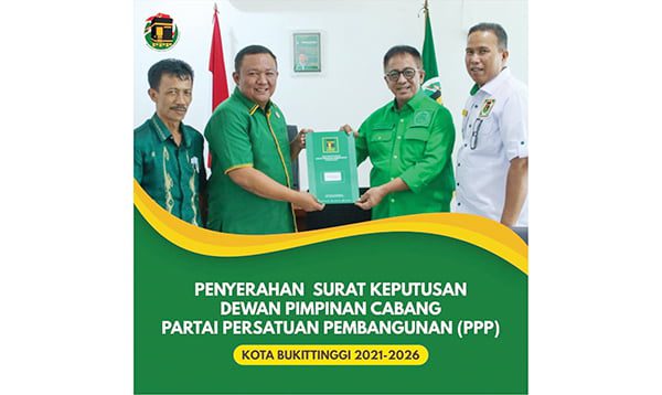 Pengurus DPC PPP Kota Bukittinggi Terima SK 2021-2026, Wajah Baru dan Milineal Bermunculan 1 SERAHKAN SK— Pasca Muscab PPP Bukittinggi di Hotel Campago Dedi Fatria dan Dewi Anggraini terpilih sebagai Ketua dan Sekretaris terpilih.