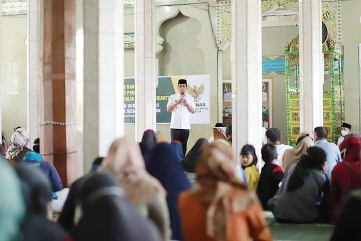 Penyerahan zakat kepada Masyarakat