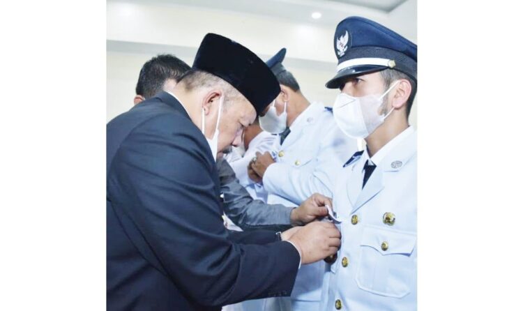 PELANTIKAN— Bupati Agam Andri Warman melantik wali nagri yang merupakan hasil proses demokrasi Pilwana secara e-Voting (elektronik voting).