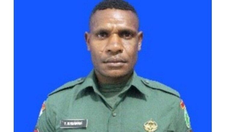 Seorang Prajurit TNI yang Bertugas di Papua Kabur Bawa Senjata Api 1 KABUR— Prada Yotam, anggota Yonif 756 WMS yang bertugas di Kompi C Senggi, Kabupaten Keerom dilaporkan kabur membawa sepucuk senjata api jenis SS1 V1 sejak Jumat (17/12).