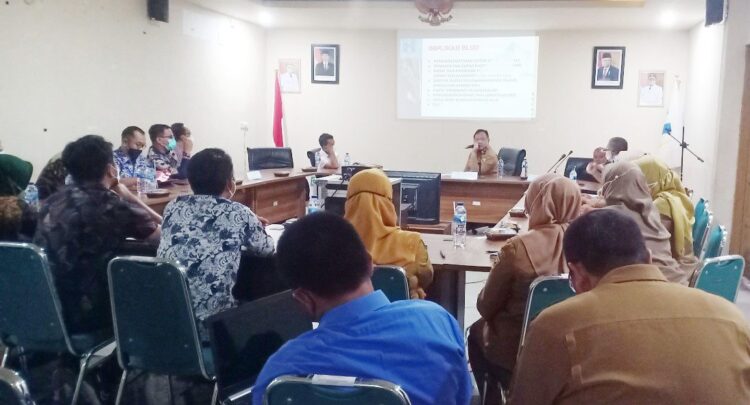 PAPARAN— Direktur RSUD Ali Hanafiah Batusangkar dr Nurman Eka Putra saat memberi pemaparan.