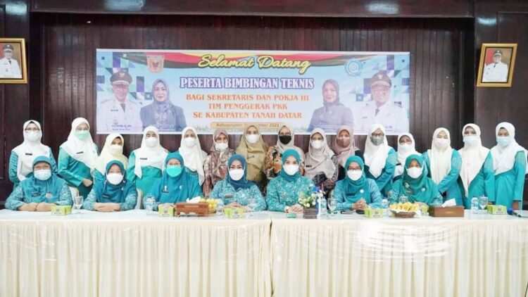 Meningkatkan Wawasan Masyarakat, Sekretariat dan Pokja III TP PKK Tanah Datar Gelar Bimtek 1 BIMBINGAN TEKNIS— TP PKK Kabupaten Tanah Datar mengikuti Bimbingan Teknis untuk Sekretaris dan Pokja III