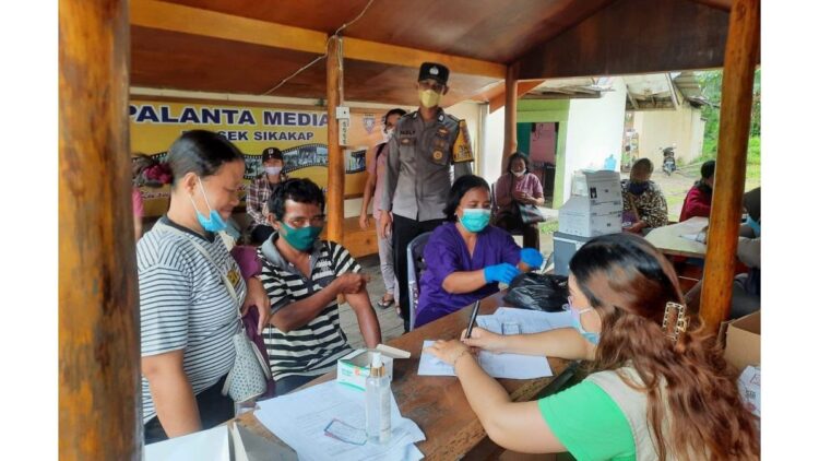 SASAR—Pelaksanaan vaksinasi Covid-19 di Kabupaten Kepulauan Mentawai yang menyasar sampai ke daerah-daerah terpencil.
