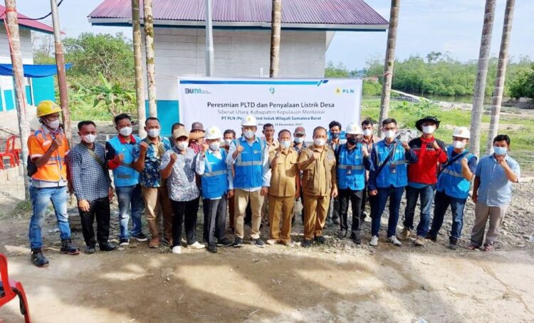 JARINGAN LISTRIK-- PLN Unit Induk Wilayah (UIW) Sumbar kembali selesaikan pembangunan jaringan Listrik Desa pada dua Desa di Kecamatan Siberut Utara, Kabupaten Kepulauan Mentawai.
