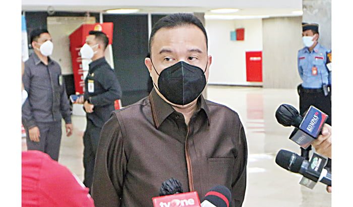 JELASKAN—Wakil Ketua DPR Sufmi Dasco Ahmad berikan penjelasan kepada wartawan.