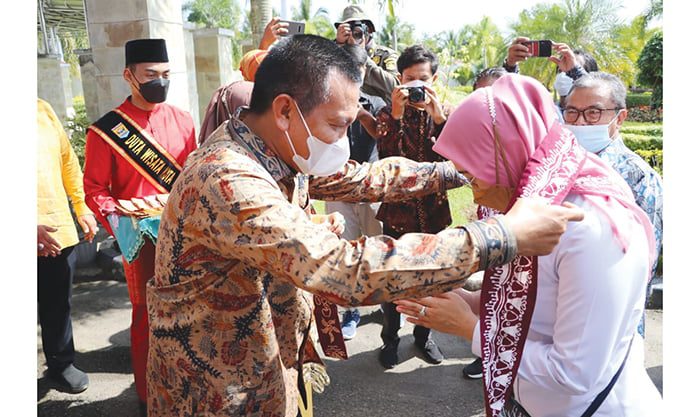 Walikota Pariaman menyambut kedatangan rombongan DPR RI