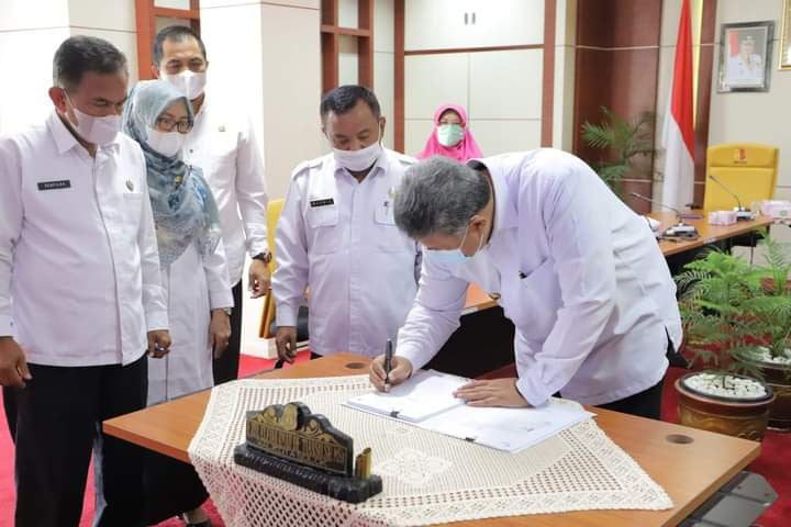 Zul Elfian menandatangani kerjasama dengan BPJS