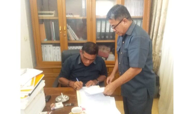 Komisi Pemilihan Umum (KPU, Kabupaten Pesisir Selatan telah telah menggelar rapat pleno Rabu (15/12) pukul 10.00 Wib penetapan calon penggantian Antar Waktu ( PAW) anggota DPRD Kabupaten Pesisir Selatan, Dapil 3, Partai Nasional Demokrat ( NasDem) hasil Pemilu 2019, atas nama Asril S Datuk Putih.